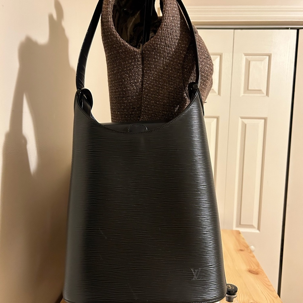Authentic Louis Vuitton Epi Sac Verseau